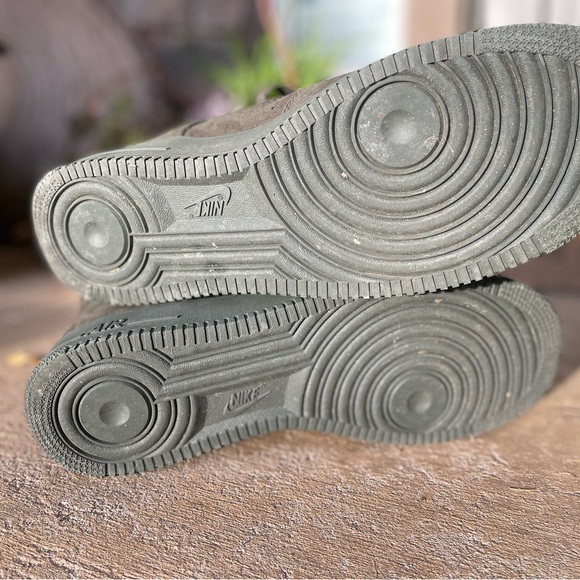 Billie Eillish Air Force 1 - Picture 4 of 5